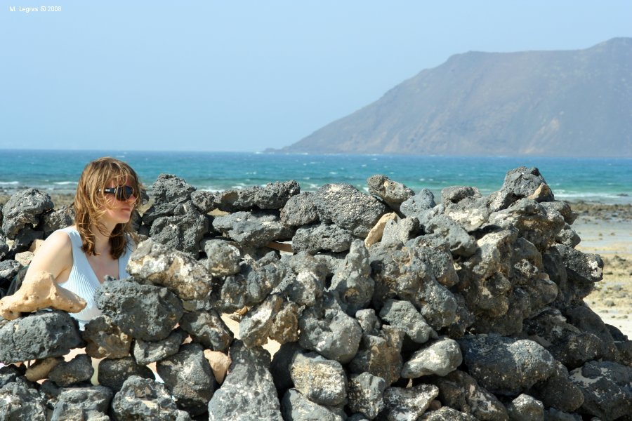 Igloo de pierre sur la plage
