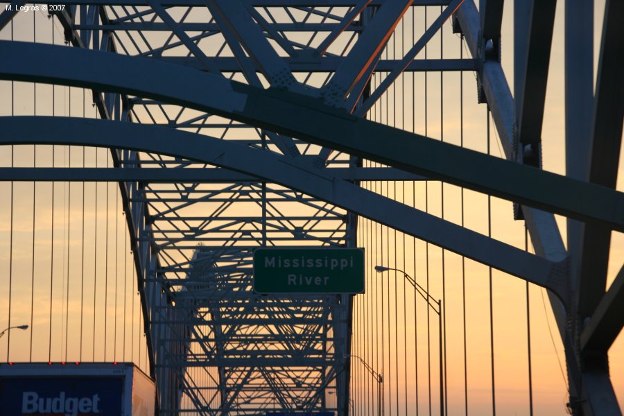 Arrive  Memphis, le Mississippi correspond  la frontire entre les deux tats