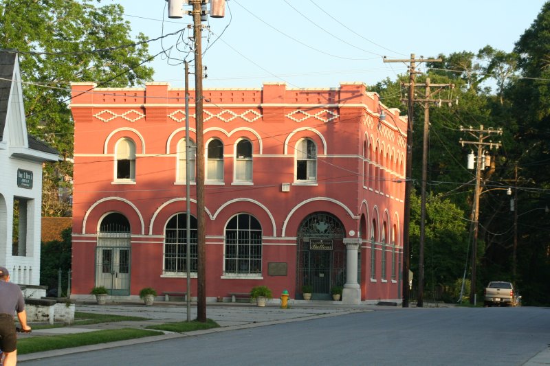 Saint-Francisville Town Hall Propinquity
