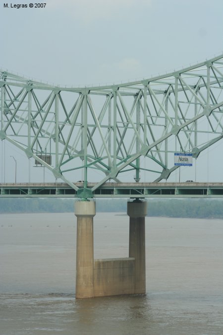 Hernando de Soto Bridge